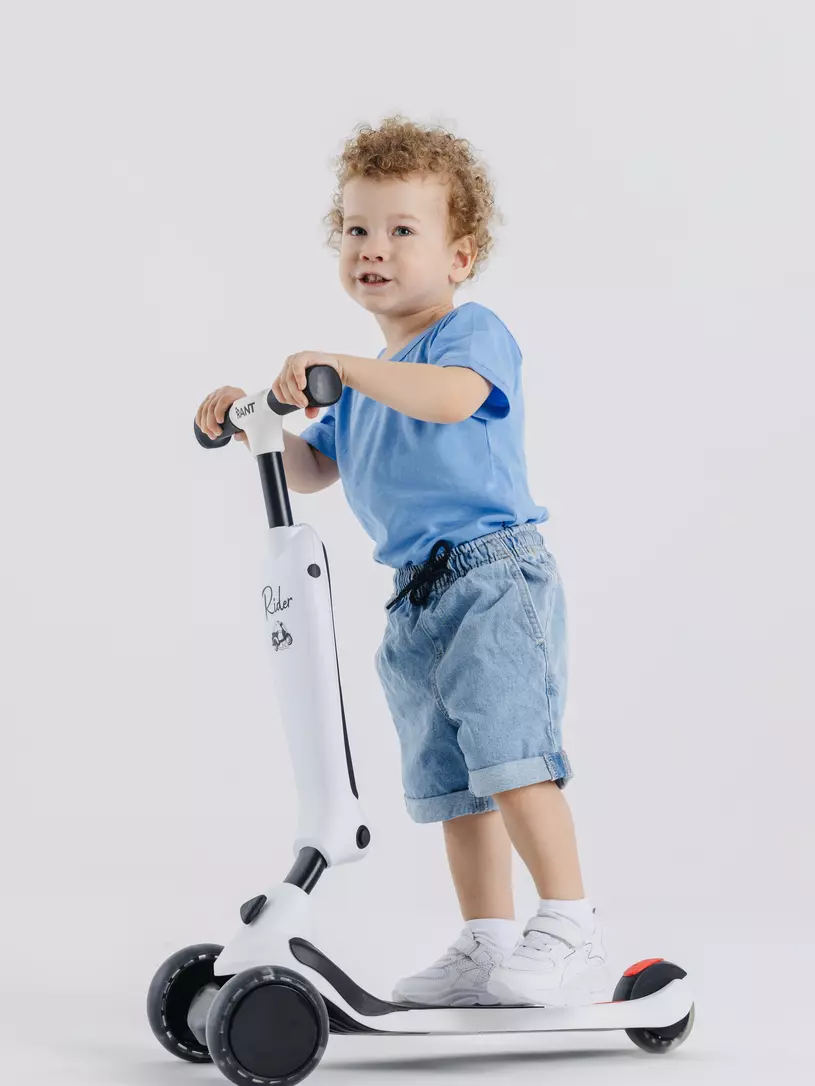 Беговел-самокат Rant Rider со светящимися колесами белый