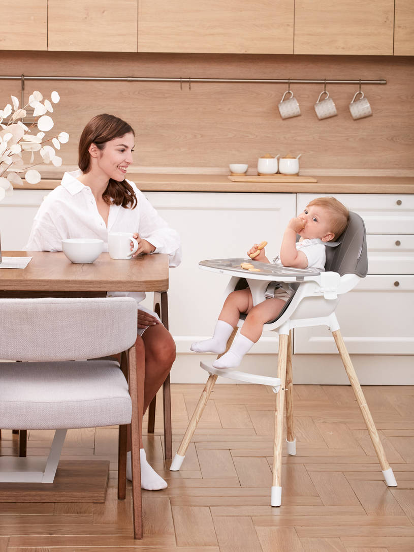 Стульчик для кормления Mowbaby Crispy grey
