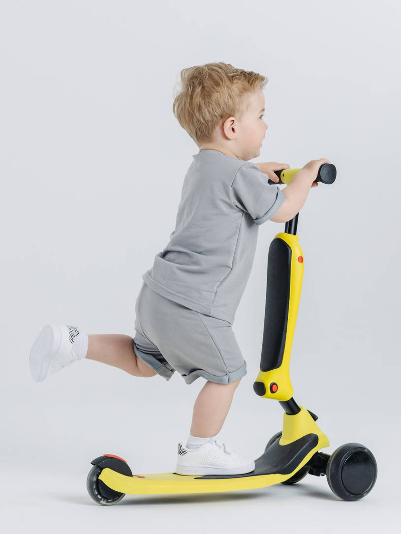 Беговел-самокат Rant Rider Plus со светящимися колесами желтый